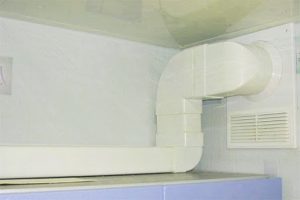 Установка воздуховода для кухонной вытяжки в Торжке