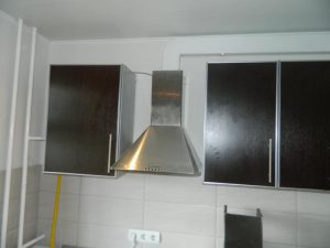 Установка вытяжки на кухне в Торжке