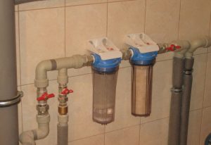 Установка проточного фильтра для воды в Торжке