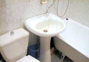 Установка раковины тюльпан в ванной в Торжке